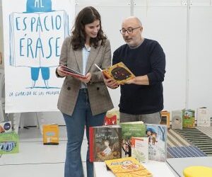 Los libros de espacio ÉRASE vuelan a Pino Montano y San Jerónimo con Save the Children