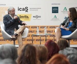 Antonio Muñoz Molina inaugura Hispalit con una conversación sobre el oficio de escribir