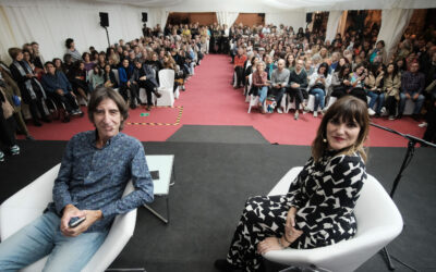 Benjamín Prado y Rozalén echan el cierre a una Feria del Libro de récord compartiendo su cancionero más personal